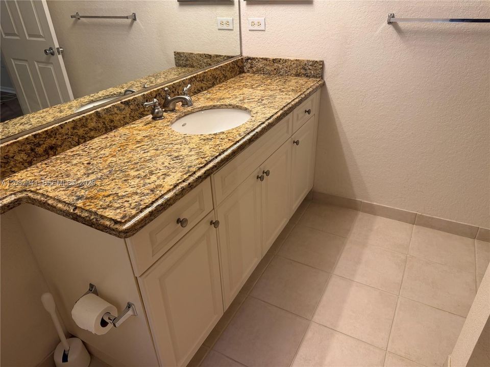 For Rent: $2,550 (2 beds, 2 baths, 1203 Square Feet)