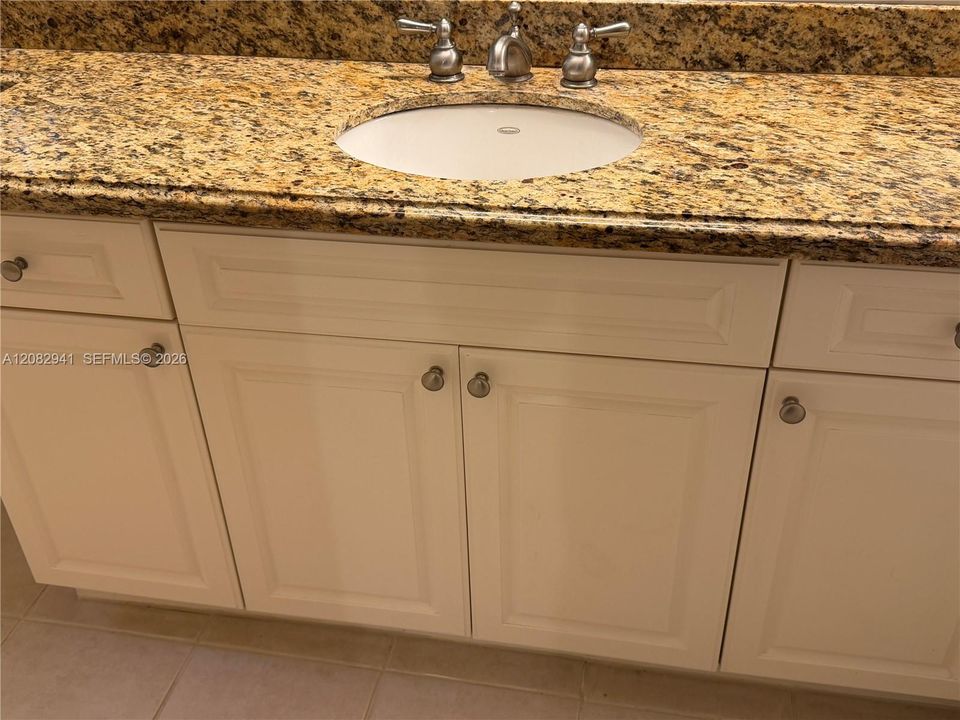 For Rent: $2,550 (2 beds, 2 baths, 1203 Square Feet)