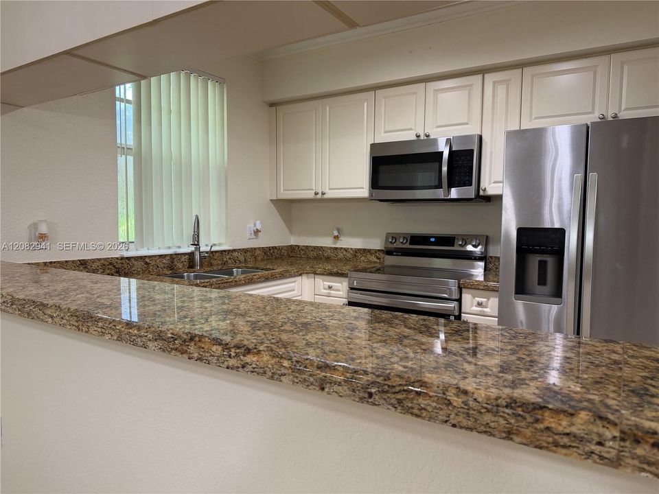 For Rent: $2,550 (2 beds, 2 baths, 1203 Square Feet)
