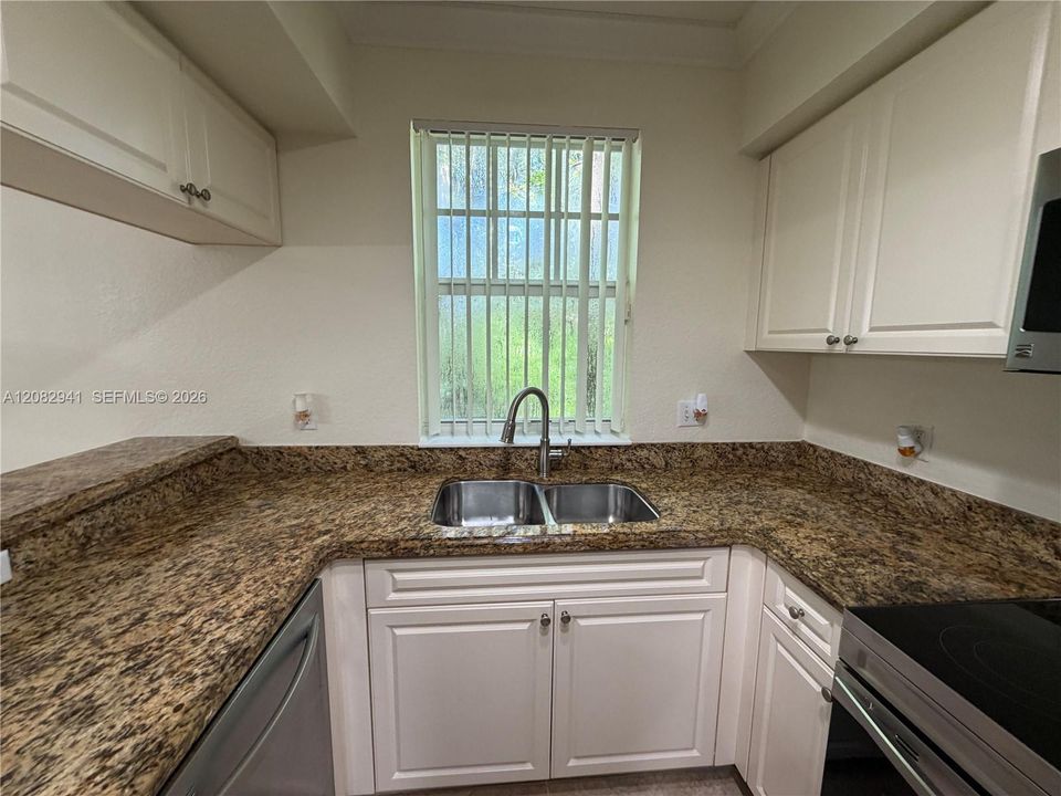 For Rent: $2,550 (2 beds, 2 baths, 1203 Square Feet)