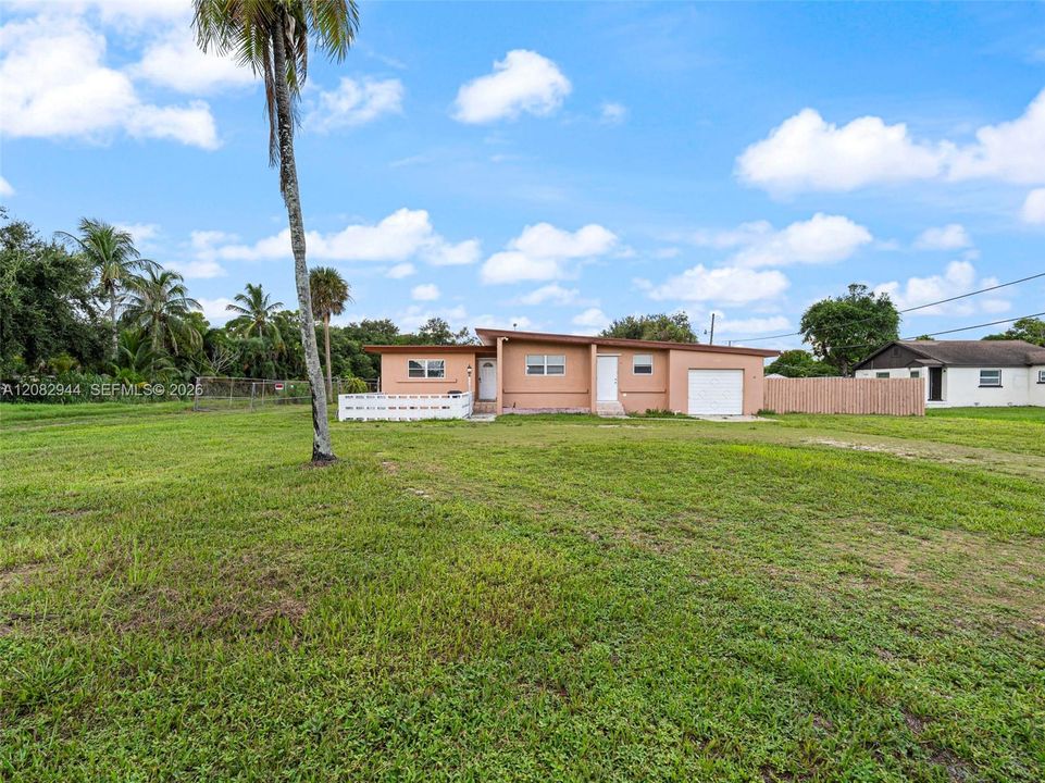 For Sale: $730,000 (2 beds, 2 baths, 1313 Square Feet)