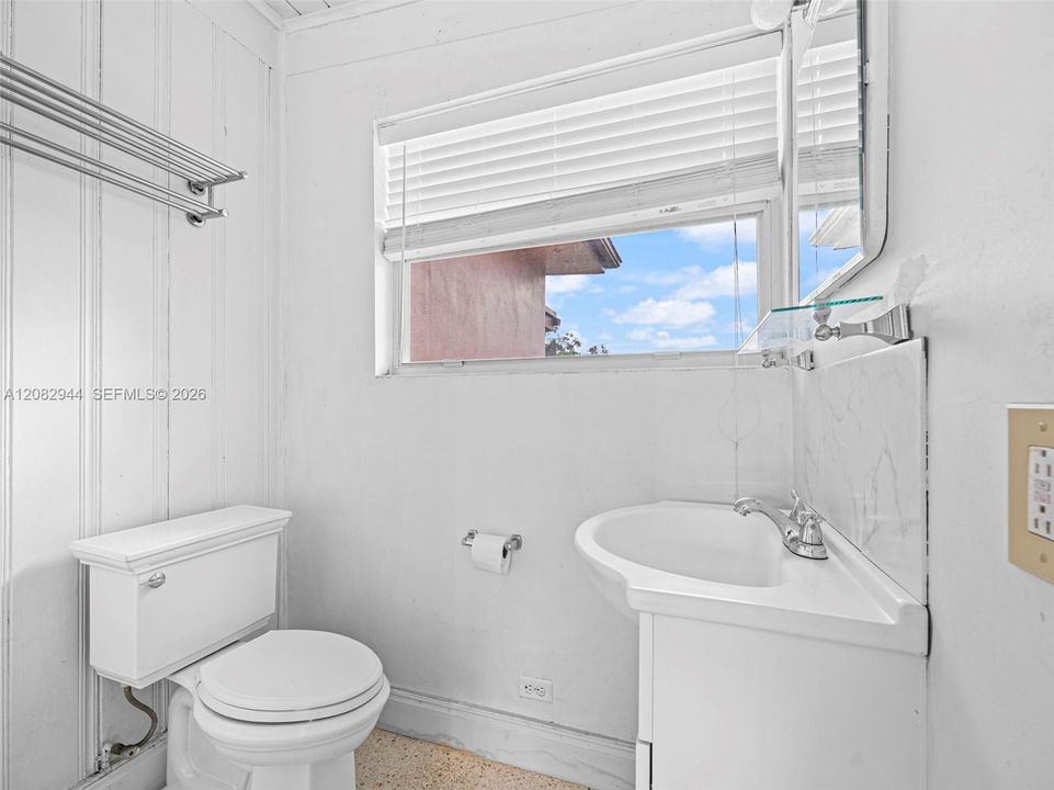 For Sale: $730,000 (2 beds, 2 baths, 1313 Square Feet)