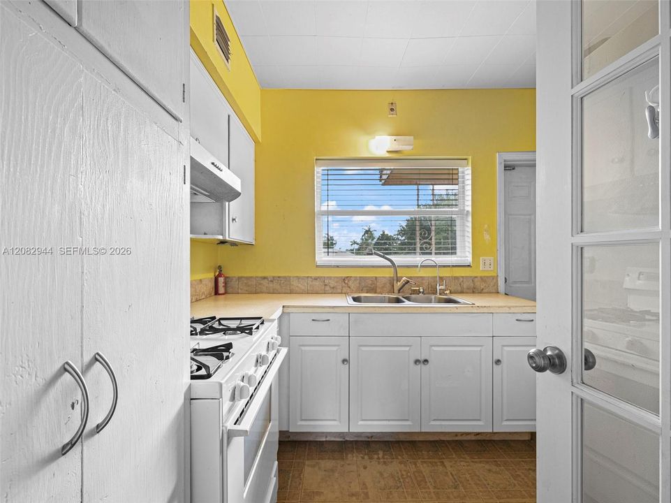 For Sale: $730,000 (2 beds, 2 baths, 1313 Square Feet)
