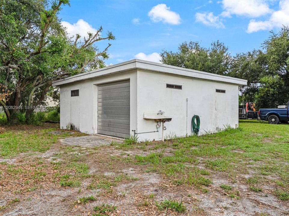 For Sale: $730,000 (2 beds, 2 baths, 1313 Square Feet)