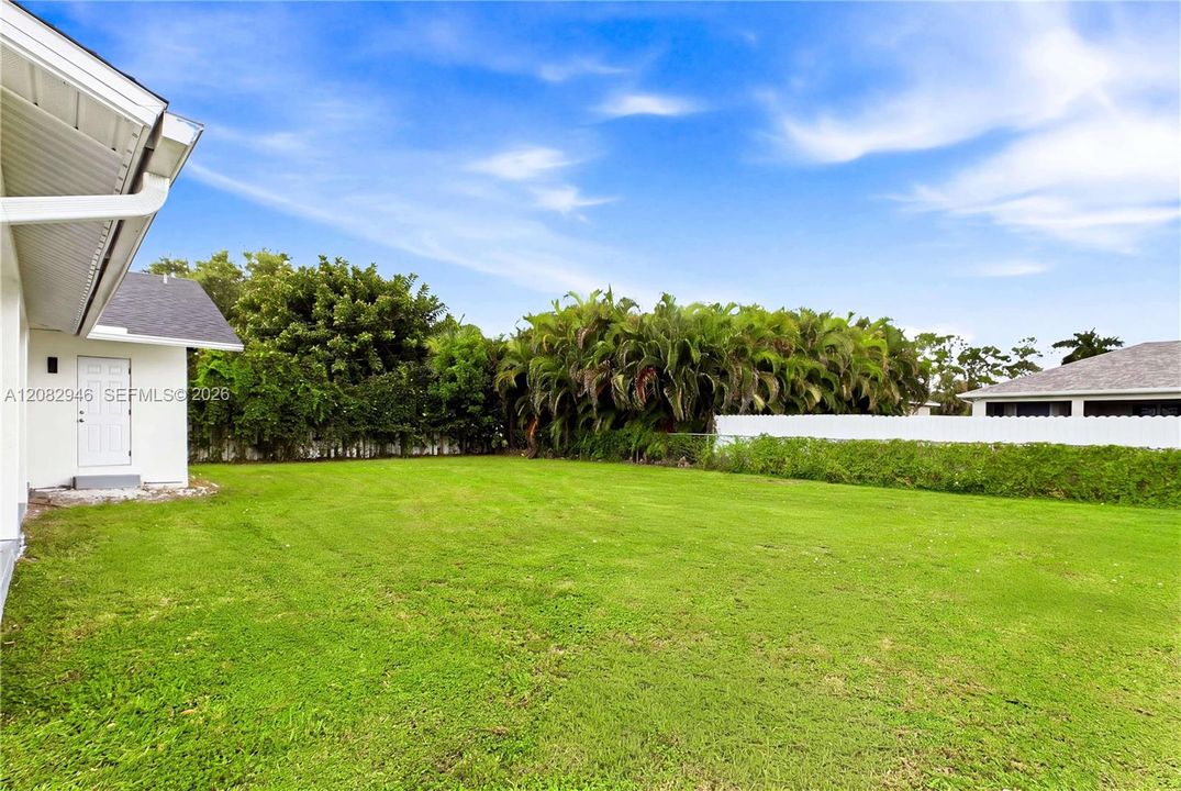 From backyard gatherings to nearby recreation, this home delivers the SPACE, LOCATION & LIFESTYLE to enjoy everything CAPE CORAL + SWFL have to offer!