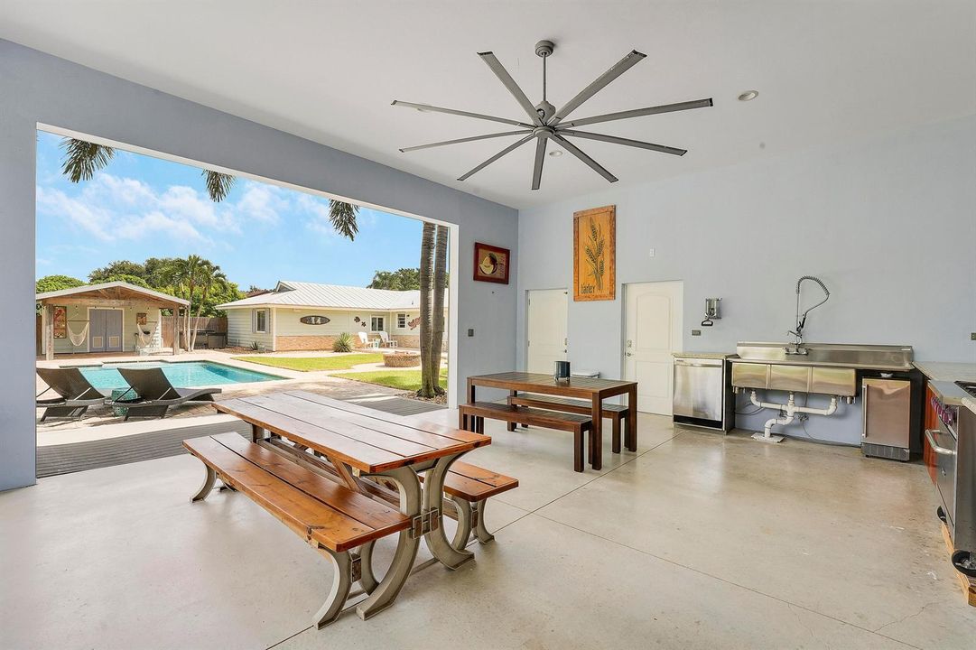 Gourmet Outdoor Kitchen