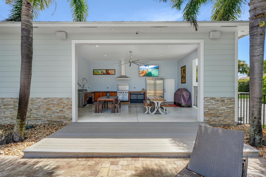 Gourmet Outdoor Kitchen