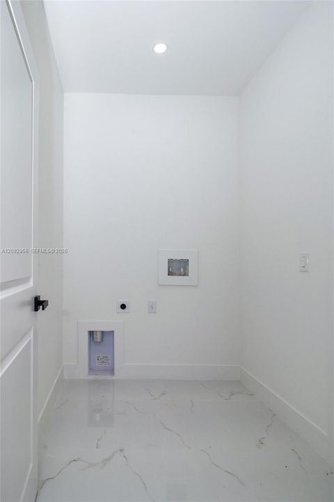 For Sale: $349,000 (3 beds, 3 baths, 1714 Square Feet)