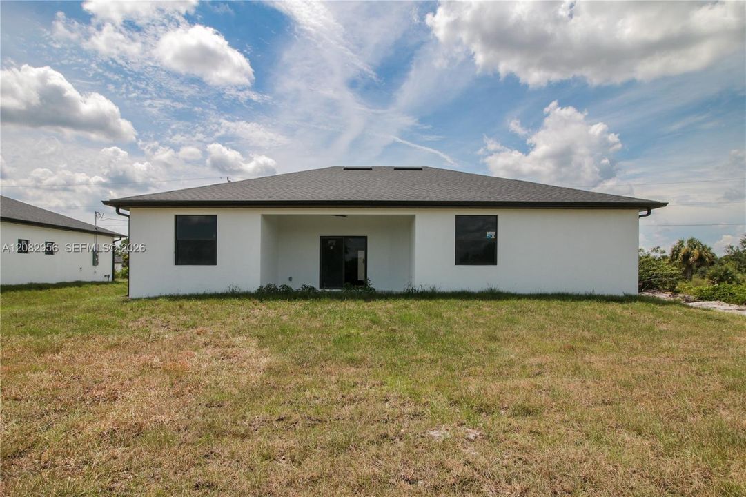 For Sale: $349,000 (3 beds, 3 baths, 1714 Square Feet)