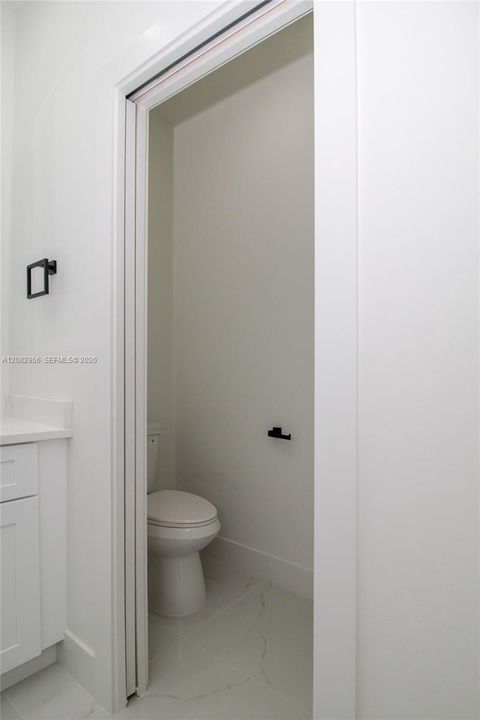 For Sale: $349,000 (3 beds, 3 baths, 1714 Square Feet)