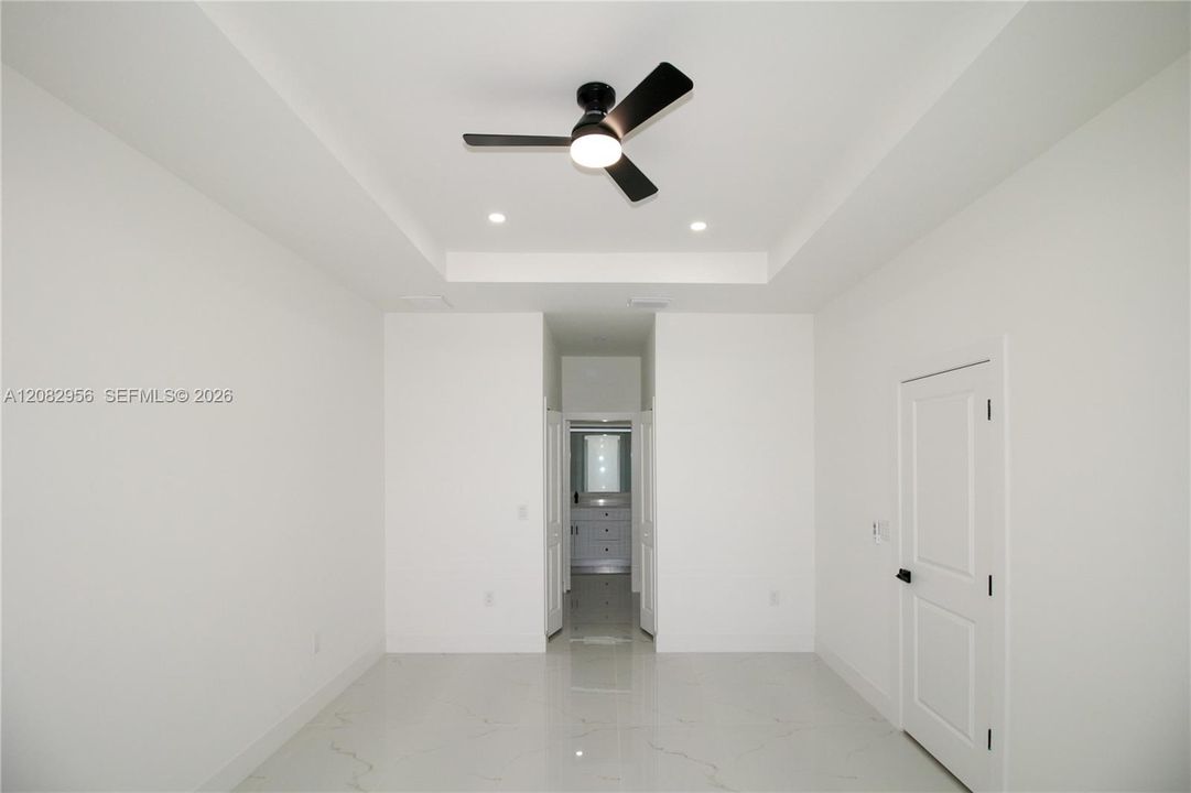 For Sale: $349,000 (3 beds, 3 baths, 1714 Square Feet)