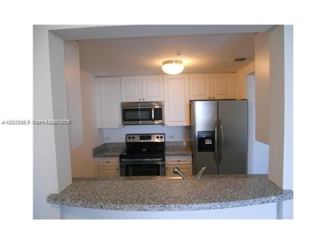 For Rent: $2,500 (2 beds, 2 baths, 893 Square Feet)