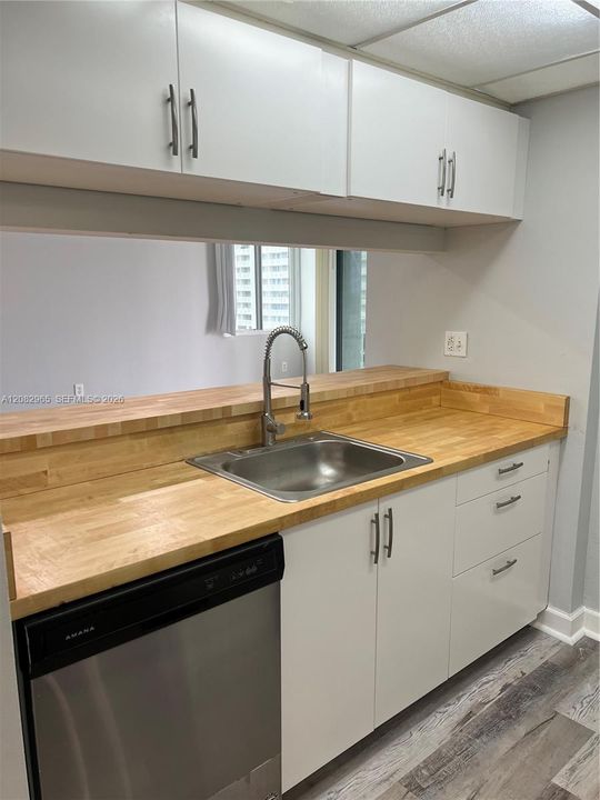 For Rent: $2,650 (2 beds, 2 baths, 914 Square Feet)