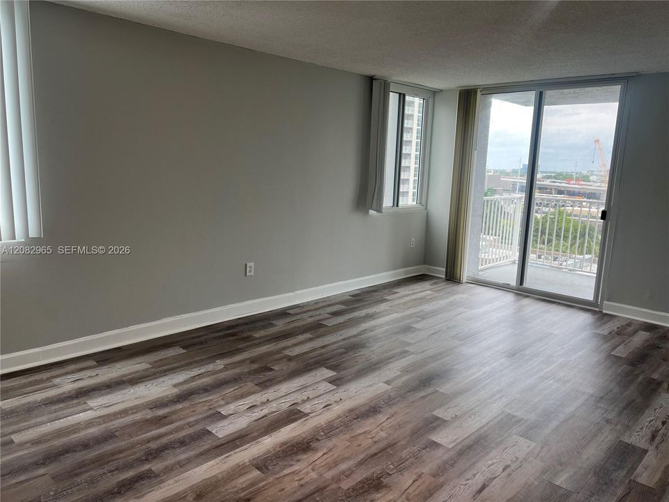 For Rent: $2,650 (2 beds, 2 baths, 914 Square Feet)