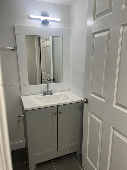 For Rent: $2,650 (2 beds, 2 baths, 914 Square Feet)
