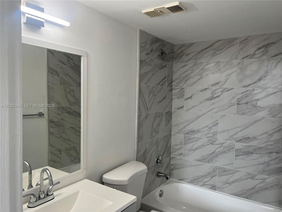 For Rent: $2,650 (2 beds, 2 baths, 914 Square Feet)