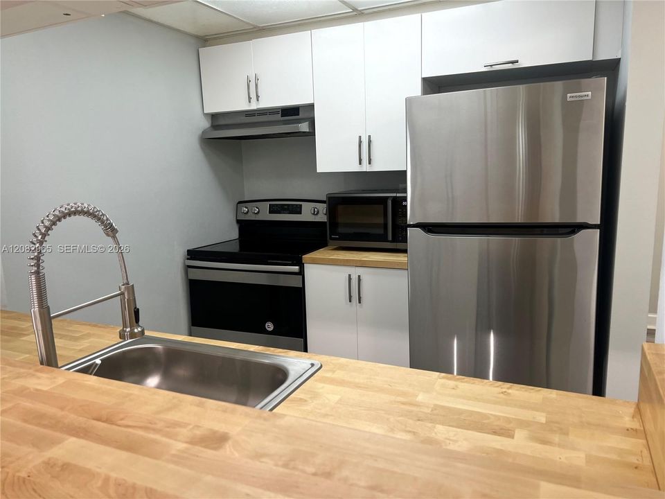 For Rent: $2,650 (2 beds, 2 baths, 914 Square Feet)