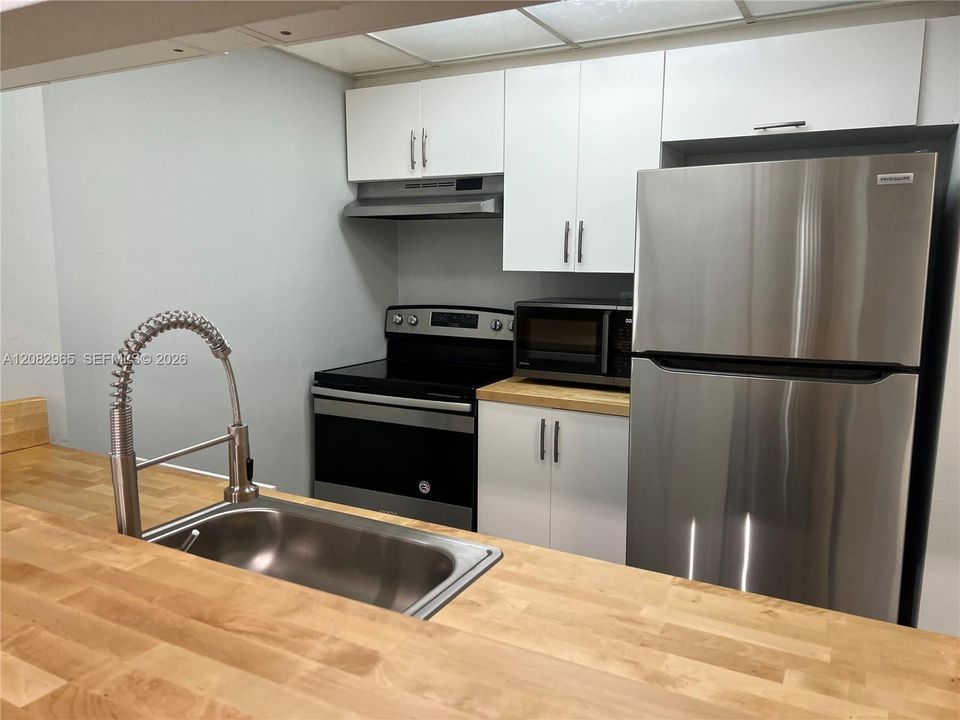For Rent: $2,650 (2 beds, 2 baths, 914 Square Feet)