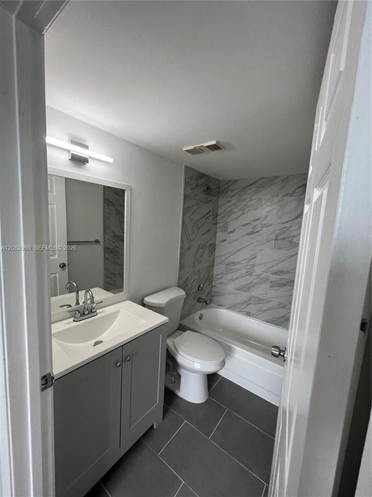 For Rent: $2,650 (2 beds, 2 baths, 914 Square Feet)