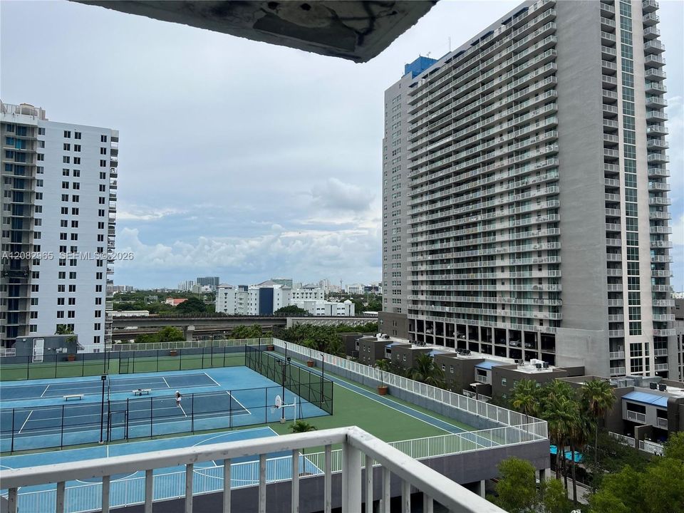 For Rent: $2,650 (2 beds, 2 baths, 914 Square Feet)