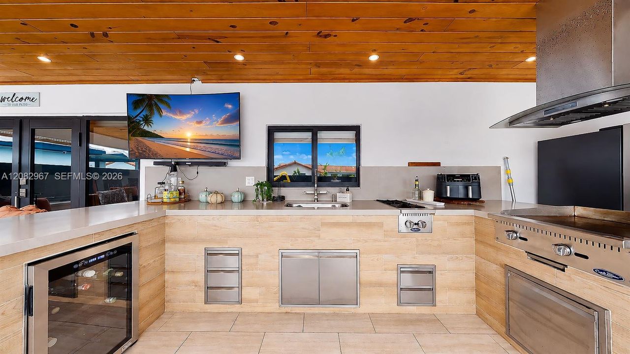 Active With Contract: $879,000 (4 beds, 3 baths, 2069 Square Feet)