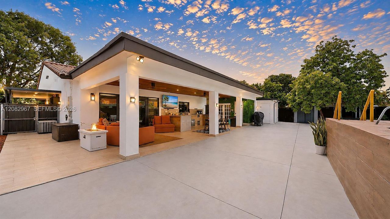 Active With Contract: $879,000 (4 beds, 3 baths, 2069 Square Feet)