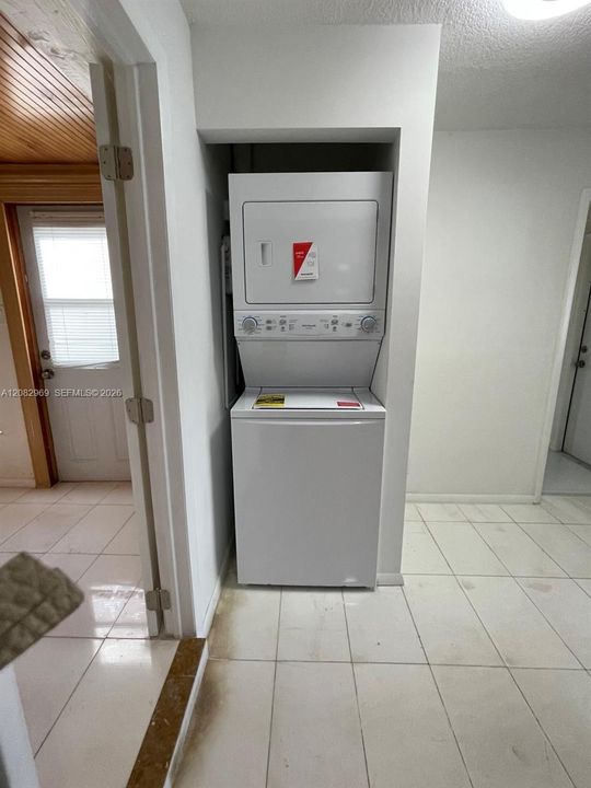 На продажу: $399,999 (4 спален, 1 ванн, 997 Квадратных фут)