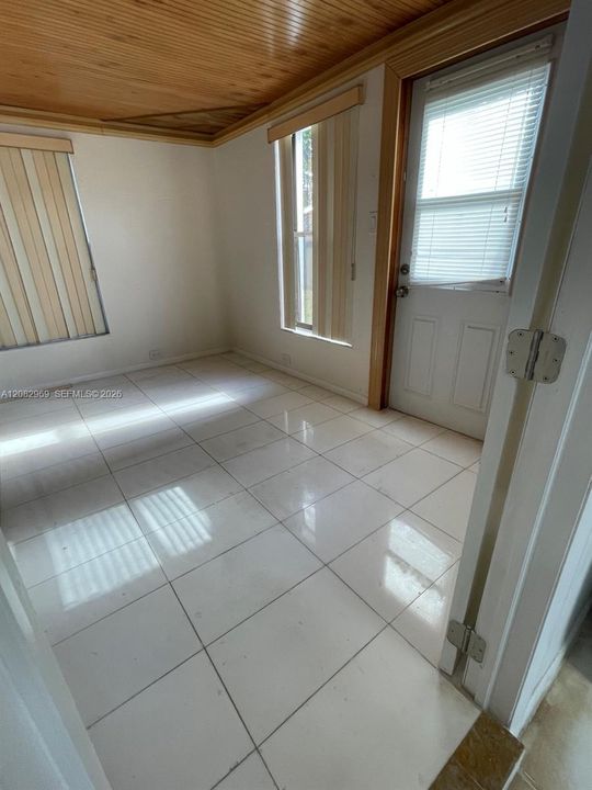 На продажу: $399,999 (4 спален, 1 ванн, 997 Квадратных фут)