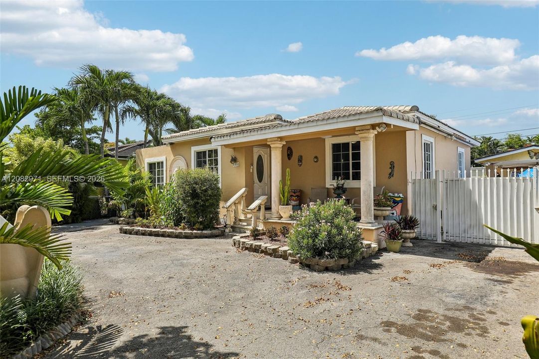 En Venta: $745,000 (3 camas, 2 baños, 1357 Pies cuadrados)