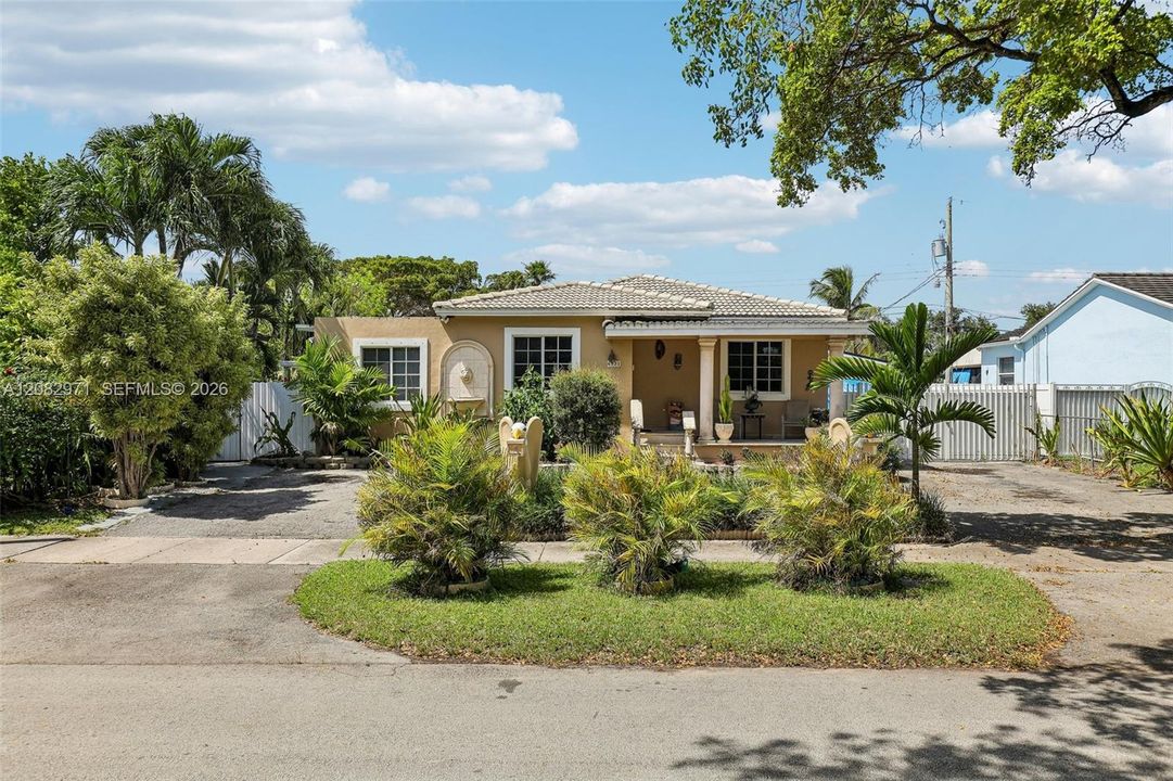 En Venta: $745,000 (3 camas, 2 baños, 1357 Pies cuadrados)
