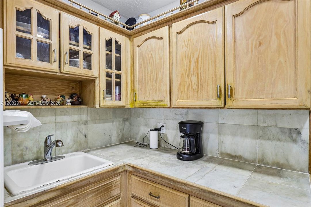 En Venta: $745,000 (3 camas, 2 baños, 1357 Pies cuadrados)