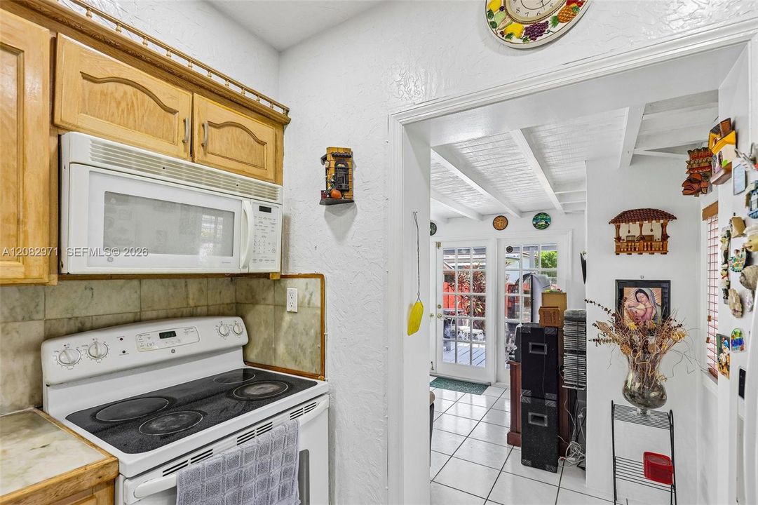 En Venta: $745,000 (3 camas, 2 baños, 1357 Pies cuadrados)