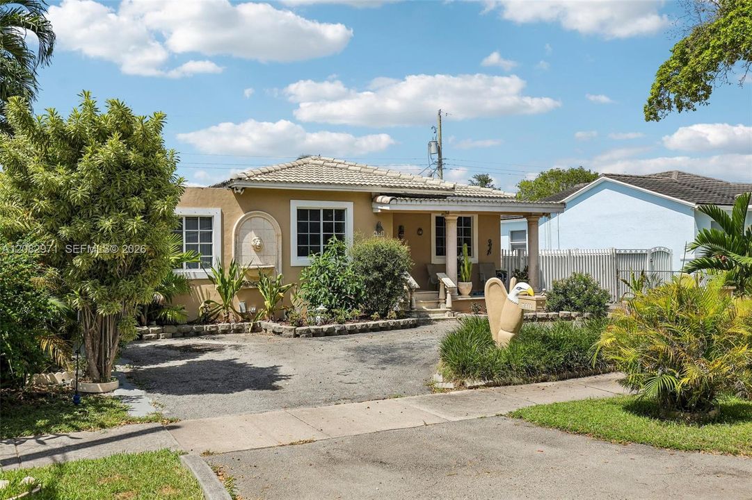 En Venta: $745,000 (3 camas, 2 baños, 1357 Pies cuadrados)