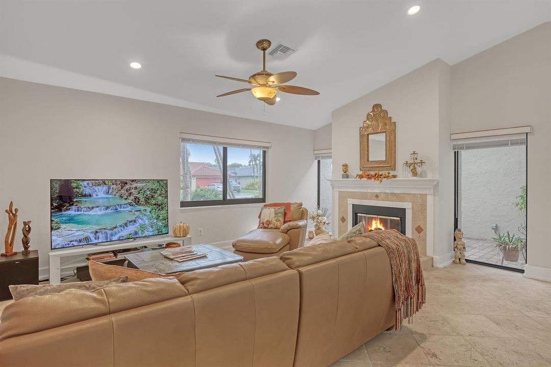 2156 Amesbury (12)f