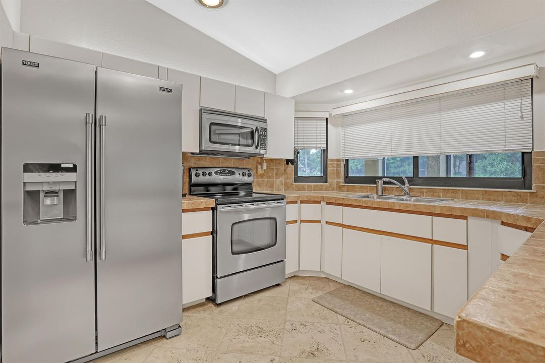 2156 Amesbury (18)