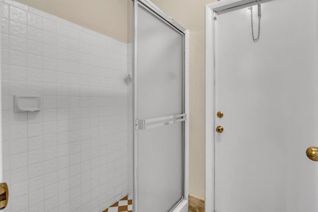 2156 Amesbury (31)
