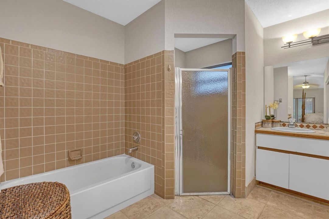 2156 Amesbury (26)