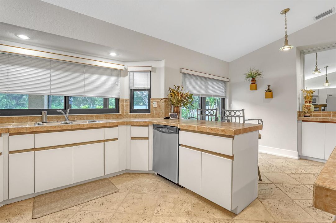 2156 Amesbury (19)