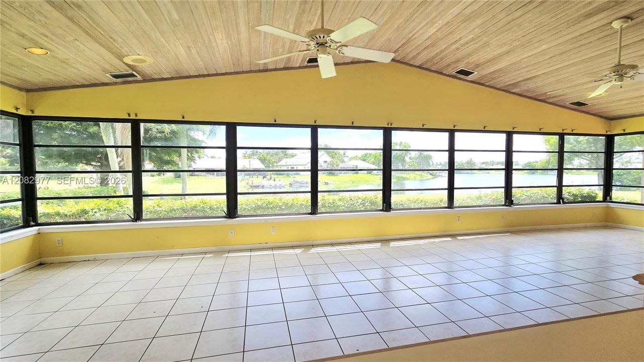 For Sale: $949,900 (5 beds, 2 baths, 3060 Square Feet)
