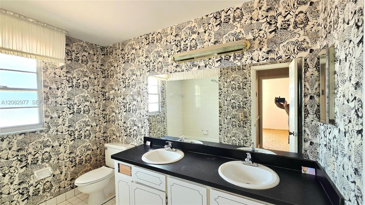 For Sale: $949,900 (5 beds, 2 baths, 3060 Square Feet)