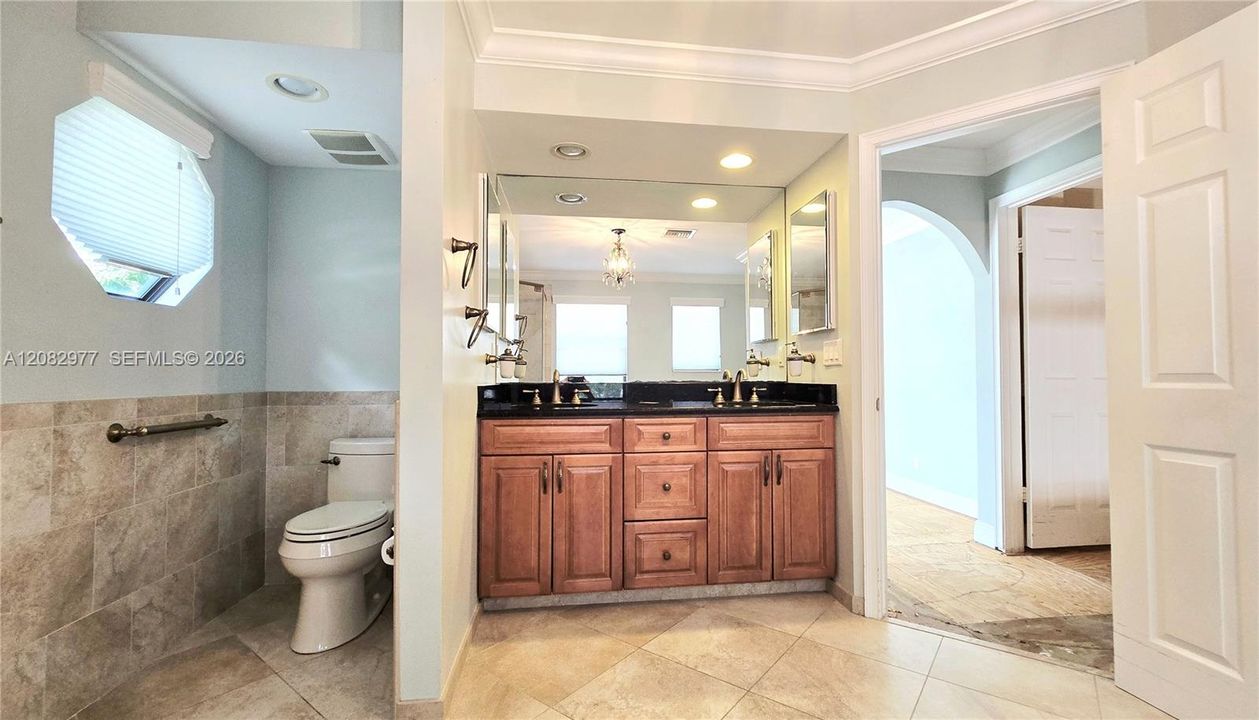 For Sale: $949,900 (5 beds, 2 baths, 3060 Square Feet)