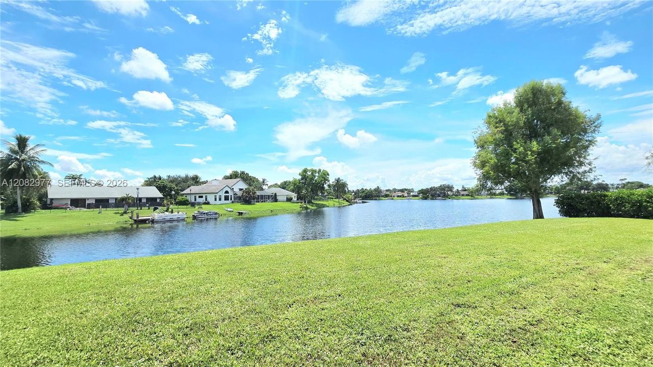 For Sale: $949,900 (5 beds, 2 baths, 3060 Square Feet)