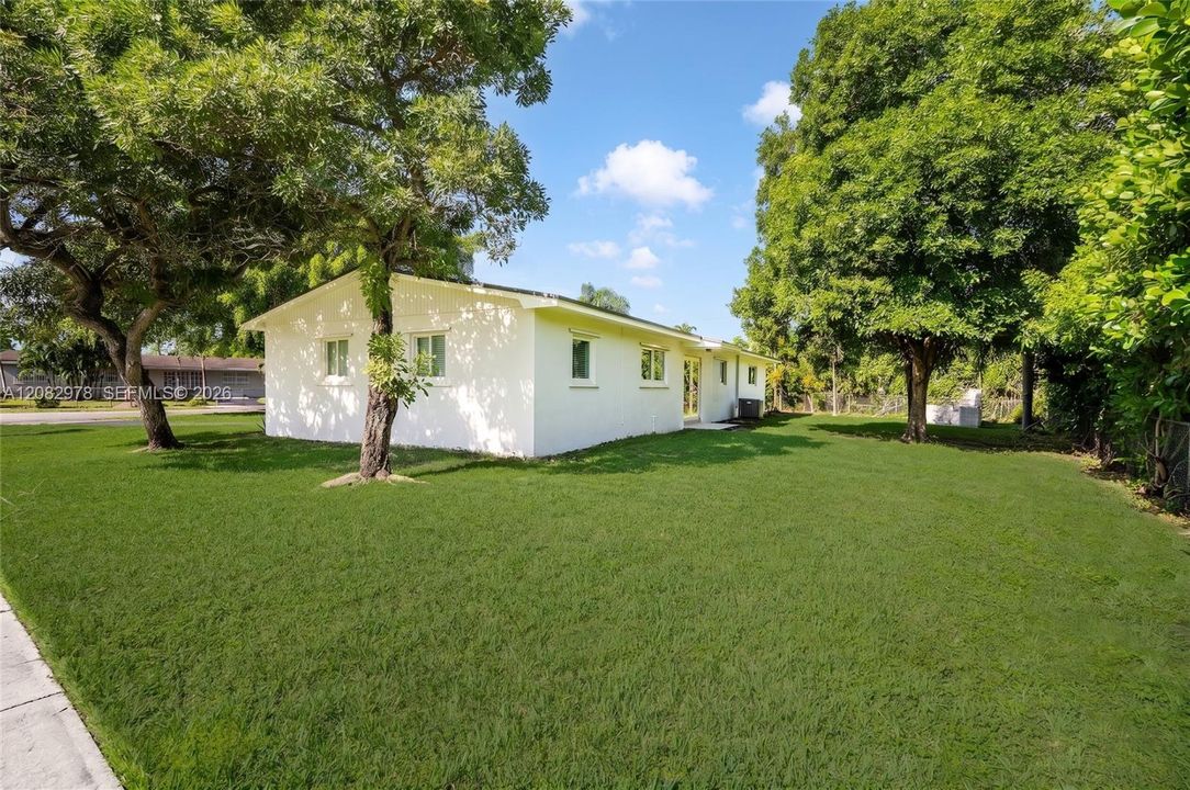 For Sale: $769,000 (3 beds, 2 baths, 1176 Square Feet)