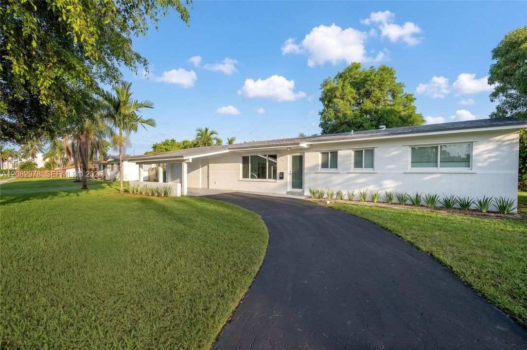 For Sale: $769,000 (3 beds, 2 baths, 1176 Square Feet)