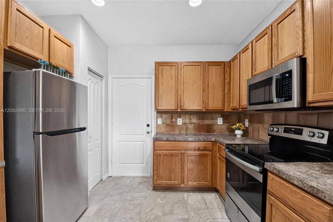 For Sale: $423,900 (3 beds, 2 baths, 1748 Square Feet)