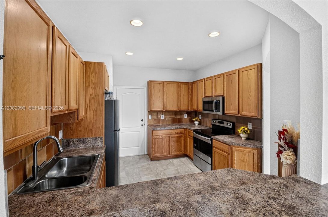For Sale: $423,900 (3 beds, 2 baths, 1748 Square Feet)