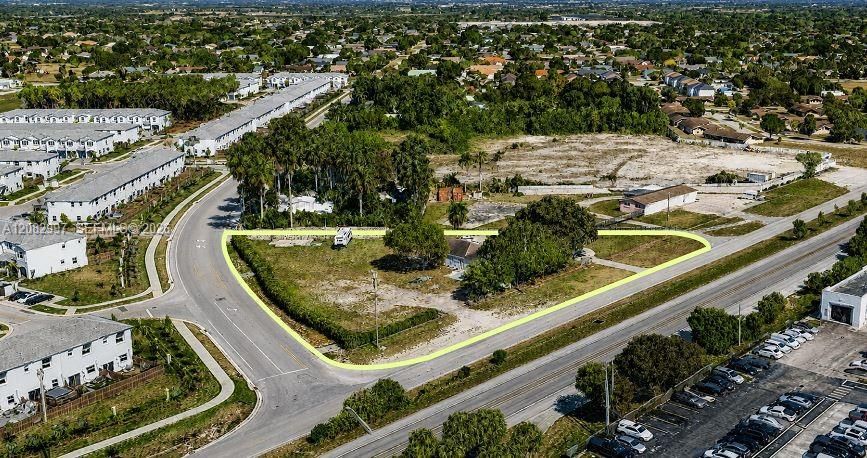 На продажу: $1,600,000 (0.95 acres)