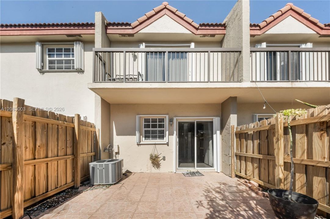 For Sale: $385,000 (2 beds, 2 baths, 1100 Square Feet)