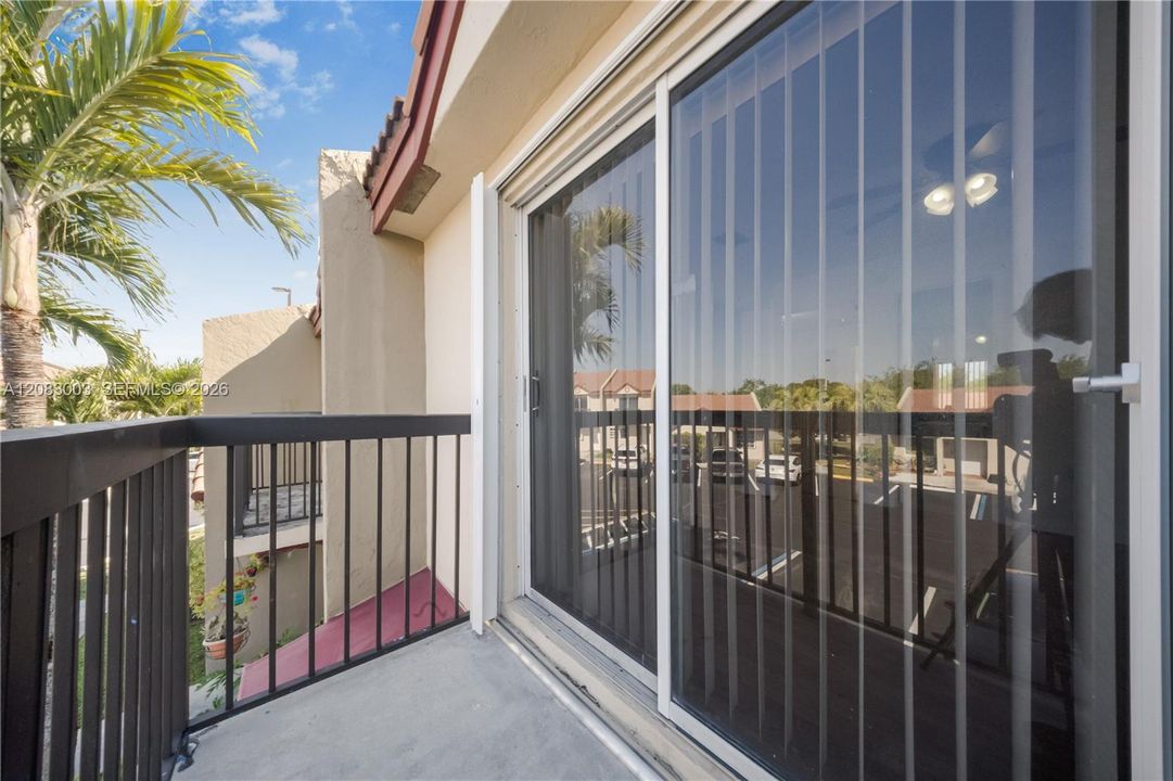 For Sale: $385,000 (2 beds, 2 baths, 1100 Square Feet)
