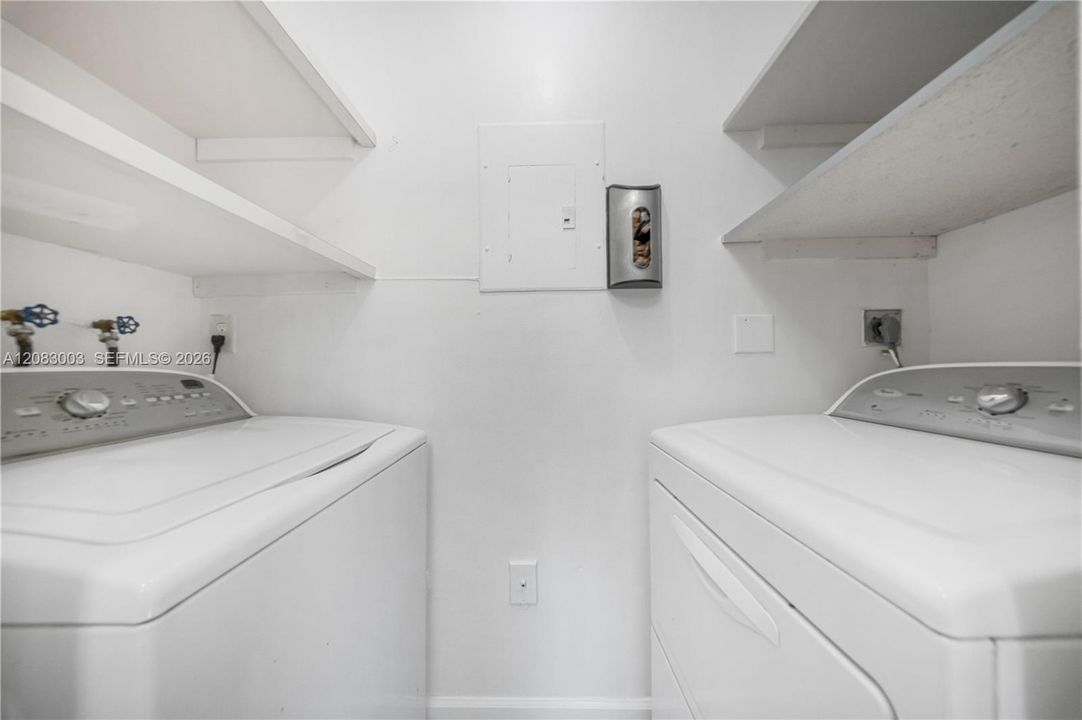 For Sale: $385,000 (2 beds, 2 baths, 1100 Square Feet)